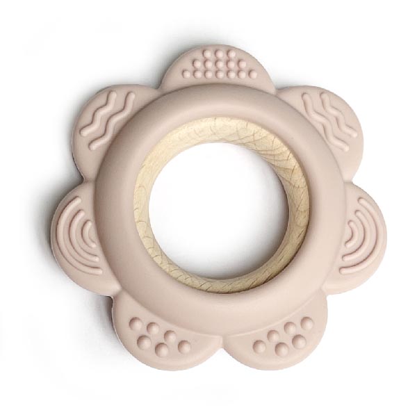 Цветок Пыльная роза на деревянном кольце