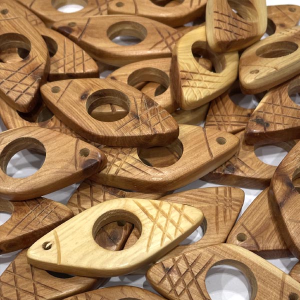 Подвеска рыбка можжевеловая (9510) в интернет-магазине Detkidetki.ru