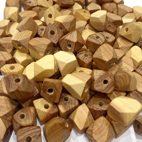 Фигурная бусина 12 мм можжевеловая (13128)