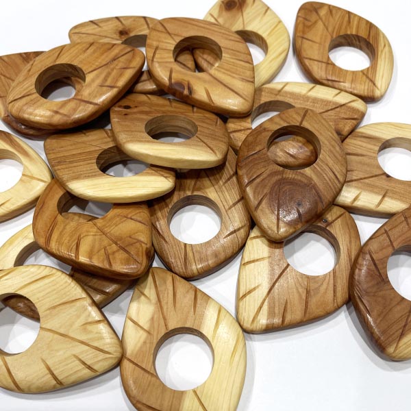  Листочек из можжевельника (6761) - интернет-магазин Detkidetki.ru