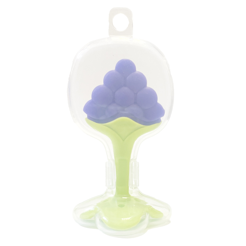 Виноград на веточке в индивидуальном футляре