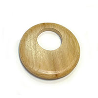 Кольцо отверстие со смещением из можжевельника  Д (48*8 мм.внутренний Д.20 мм)