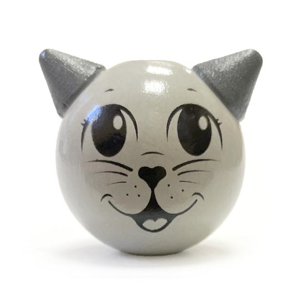 Кошка светло серая